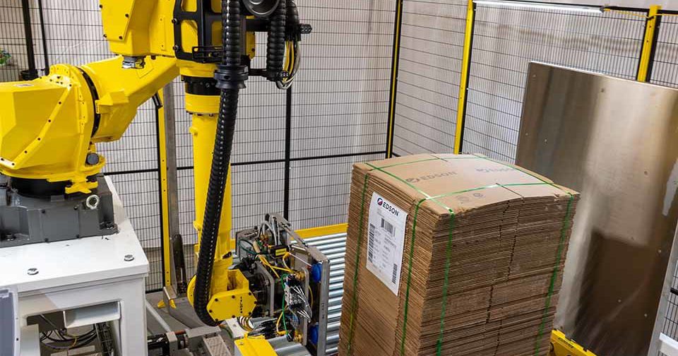 Infeed Robotic Infeed De-Strapping System | De-Banding & Infeed Management | Edson